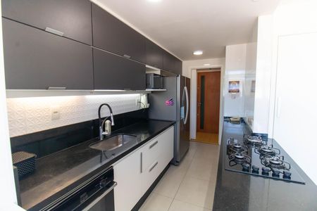 Apartamento à venda com 176m², 3 quartos e 2 vagas Apartamento à venda com 176m², 3 quartos e 2 vagasCozinha e Área de Serviço
