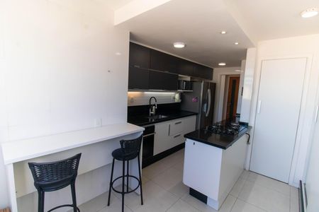 Apartamento à venda com 176m², 3 quartos e 2 vagas Apartamento à venda com 176m², 3 quartos e 2 vagasCozinha e Área de Serviço
