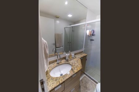 Apartamento à venda com 176m², 3 quartos e 2 vagas Apartamento à venda com 176m², 3 quartos e 2 vagasBanheiro da Suíte