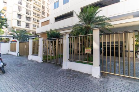 Apartamento à venda com 176m², 3 quartos e 2 vagas Apartamento à venda com 176m², 3 quartos e 2 vagasFachada