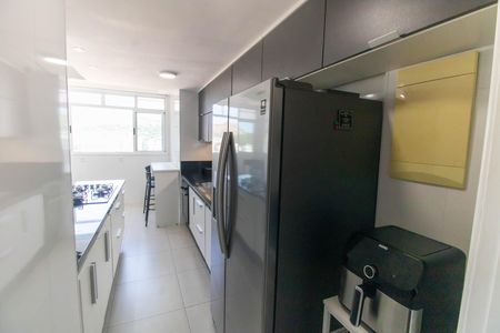 Apartamento à venda com 176m², 3 quartos e 2 vagas Apartamento à venda com 176m², 3 quartos e 2 vagasCozinha e Área de Serviço