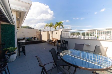 Apartamento à venda com 176m², 3 quartos e 2 vagas Apartamento à venda com 176m², 3 quartos e 2 vagasCobertura