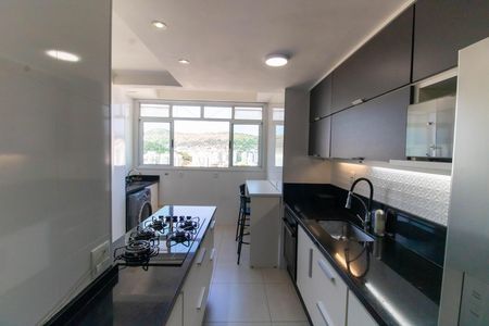 Apartamento à venda com 176m², 3 quartos e 2 vagas Apartamento à venda com 176m², 3 quartos e 2 vagasCozinha e Área de Serviço
