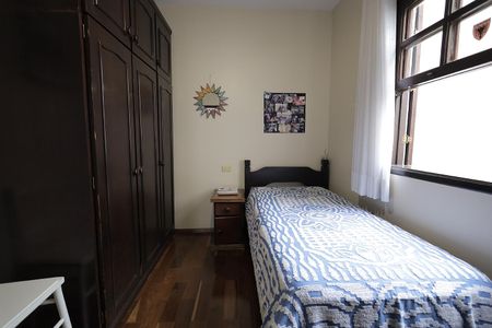 Casa à venda com 192m², 3 quartos e 4 vagas Casa à venda com 192m², 3 quartos e 4 vagasQuarto 2