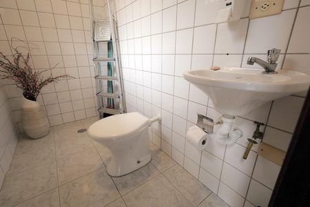 Casa à venda com 192m², 3 quartos e 4 vagas Casa à venda com 192m², 3 quartos e 4 vagasBanheiro