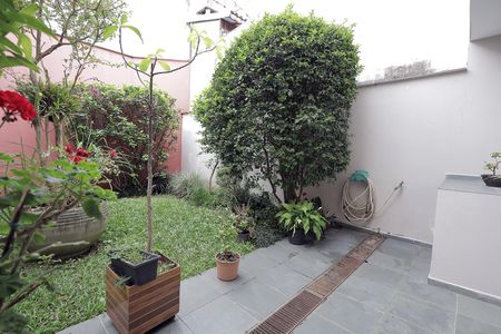 Casa à venda com 192m², 3 quartos e 4 vagas Casa à venda com 192m², 3 quartos e 4 vagasQuintal e Jardim