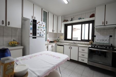 Casa à venda com 192m², 3 quartos e 4 vagas Casa à venda com 192m², 3 quartos e 4 vagasCozinha