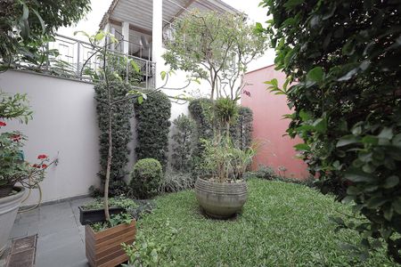 Casa à venda com 192m², 3 quartos e 4 vagas Casa à venda com 192m², 3 quartos e 4 vagasQuintal e Jardim