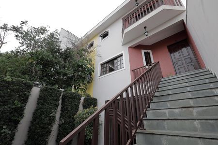 Casa à venda com 192m², 3 quartos e 4 vagas Casa à venda com 192m², 3 quartos e 4 vagasFachada