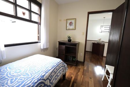Casa à venda com 192m², 3 quartos e 4 vagas Casa à venda com 192m², 3 quartos e 4 vagasQuarto 2
