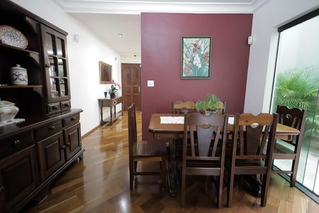 Casa à venda com 192m², 3 quartos e 4 vagas Casa à venda com 192m², 3 quartos e 4 vagasSala de Jantar