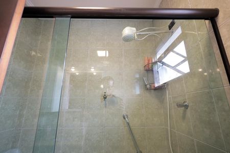Casa à venda com 192m², 3 quartos e 4 vagas Casa à venda com 192m², 3 quartos e 4 vagasBanheiro Quarto Suíte