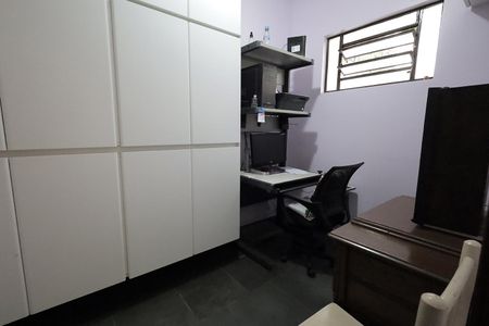 Casa à venda com 192m², 3 quartos e 4 vagas Casa à venda com 192m², 3 quartos e 4 vagasEscritório