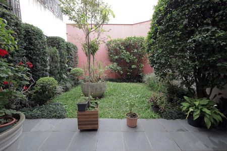 Casa à venda com 192m², 3 quartos e 4 vagas Casa à venda com 192m², 3 quartos e 4 vagasQuintal e Jardim