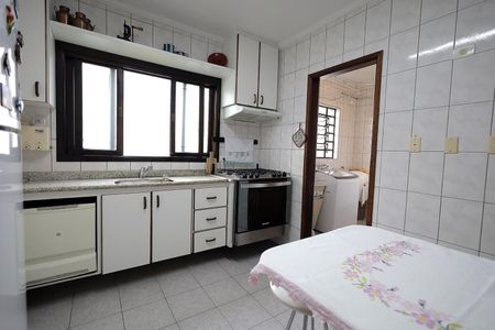 Casa à venda com 192m², 3 quartos e 4 vagas Casa à venda com 192m², 3 quartos e 4 vagasCozinha