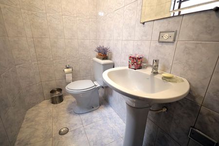 Casa à venda com 192m², 3 quartos e 4 vagas Casa à venda com 192m², 3 quartos e 4 vagasBanheiro 1