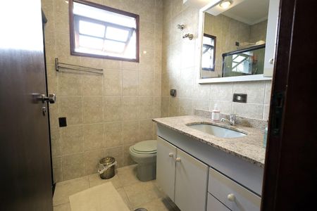 Casa à venda com 192m², 3 quartos e 4 vagas Casa à venda com 192m², 3 quartos e 4 vagasBanheiro Quarto Suíte