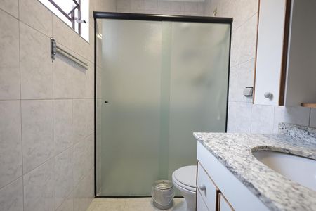 Casa à venda com 192m², 3 quartos e 4 vagas Casa à venda com 192m², 3 quartos e 4 vagasBanheiro 2