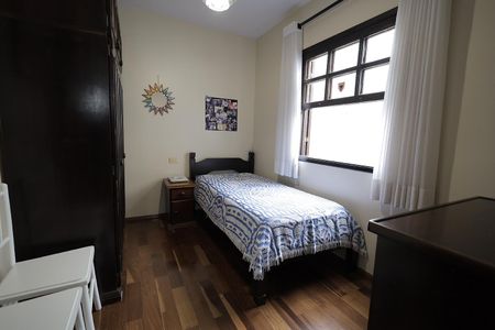 Casa à venda com 192m², 3 quartos e 4 vagas Casa à venda com 192m², 3 quartos e 4 vagasQuarto 2