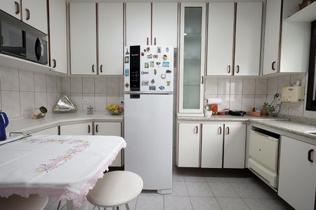 Casa à venda com 192m², 3 quartos e 4 vagas Casa à venda com 192m², 3 quartos e 4 vagasCozinha