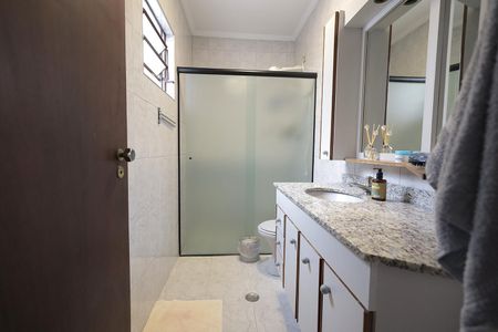 Casa à venda com 192m², 3 quartos e 4 vagas Casa à venda com 192m², 3 quartos e 4 vagasBanheiro 2