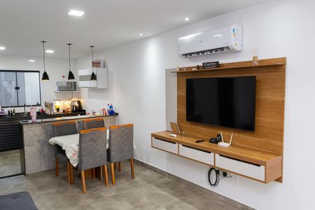 Sala de casa de condomínio para alugar com 2 quartos, 160m² em Santa Cruz, Rio de Janeiro