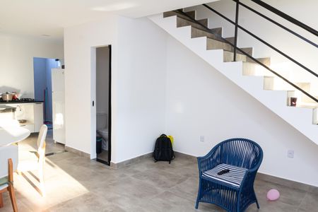 Sala de casa de condomínio para alugar com 2 quartos, 160m² em Santa Cruz, Rio de Janeiro