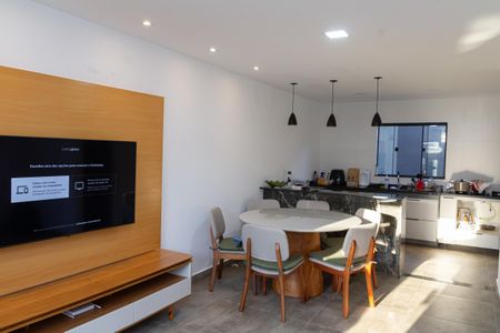 Sala de casa de condomínio para alugar com 2 quartos, 160m² em Santa Cruz, Rio de Janeiro