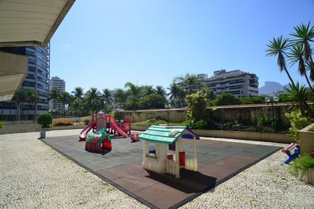 Apartamento para alugar com 170m², 2 quartos e 1 vaga Apartamento para alugar com 170m², 2 quartos e 1 vagaÁrea Comum - Playground