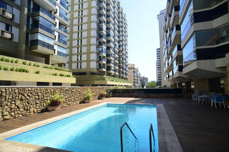 Apartamento para alugar com 170m², 2 quartos e 1 vaga Apartamento para alugar com 170m², 2 quartos e 1 vagaÁrea Comum - Piscina
