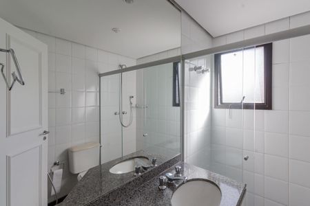 Apartamento para alugar com 126m², 3 quartos e 3 vagas Apartamento para alugar com 126m², 3 quartos e 3 vagasBanheiro da Suíte