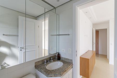 Apartamento para alugar com 126m², 3 quartos e 3 vagas Apartamento para alugar com 126m², 3 quartos e 3 vagasBanheiro da Suíte 2