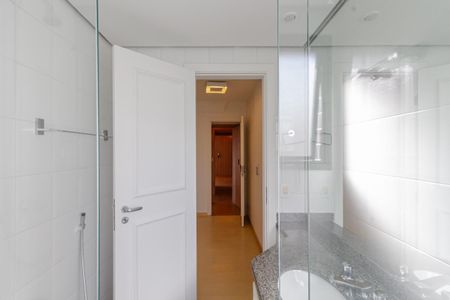 Apartamento para alugar com 126m², 3 quartos e 3 vagas Apartamento para alugar com 126m², 3 quartos e 3 vagasBanheiro da Suíte
