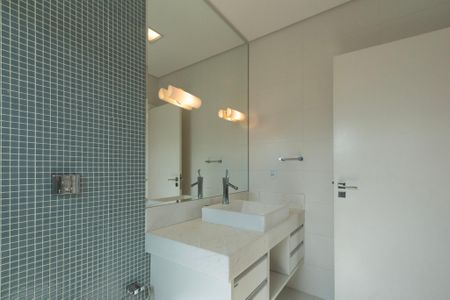 Casa de condomínio para alugar com 441m², 4 quartos e 4 vagasSuíte 4 - Banheiro