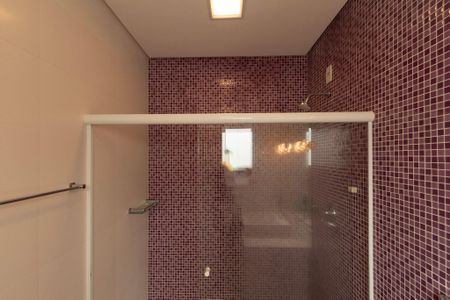 Casa de condomínio para alugar com 441m², 4 quartos e 4 vagasSuíte 3 - Banheiro