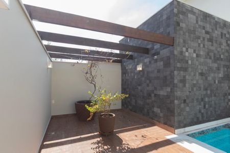 Casa de condomínio para alugar com 441m², 4 quartos e 4 vagasQuintal