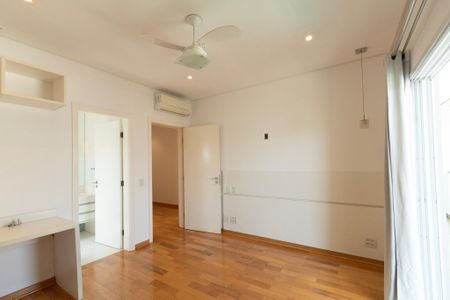 Casa de condomínio para alugar com 441m², 4 quartos e 4 vagasSuíte 4