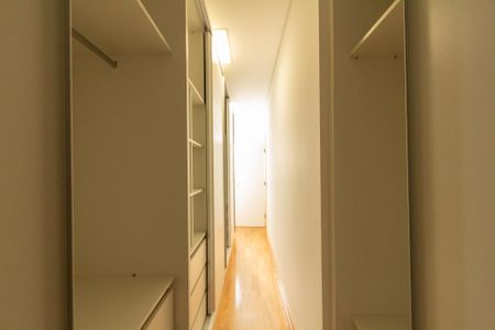 Casa de condomínio para alugar com 441m², 4 quartos e 4 vagasSuíte 2