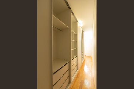 Casa de condomínio para alugar com 441m², 4 quartos e 4 vagasSuíte 2