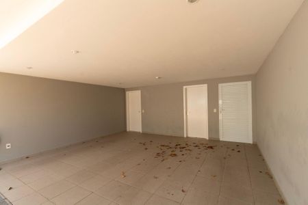 Casa de condomínio para alugar com 441m², 4 quartos e 4 vagasQuintal