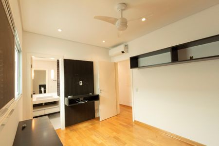 Casa de condomínio para alugar com 441m², 4 quartos e 4 vagasSuíte 2