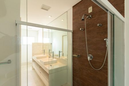 Casa de condomínio para alugar com 441m², 4 quartos e 4 vagasSuíte - Banheiro