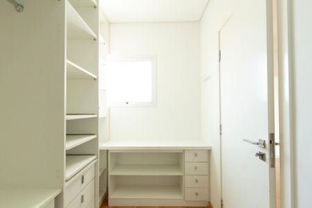 Casa de condomínio para alugar com 441m², 4 quartos e 4 vagasSuíte 4