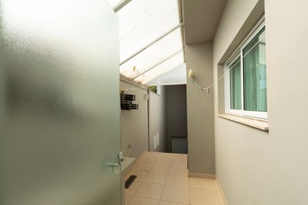 Casa de condomínio para alugar com 441m², 4 quartos e 4 vagasQuintal