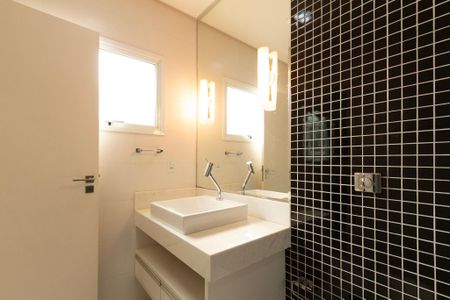 Casa de condomínio para alugar com 441m², 4 quartos e 4 vagasSuíte 2 - Banheiro