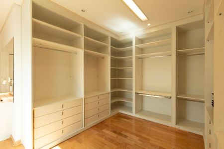 Casa de condomínio para alugar com 441m², 4 quartos e 4 vagasSuíte