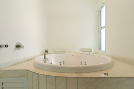 Casa de condomínio para alugar com 441m², 4 quartos e 4 vagasSuíte - Banheiro