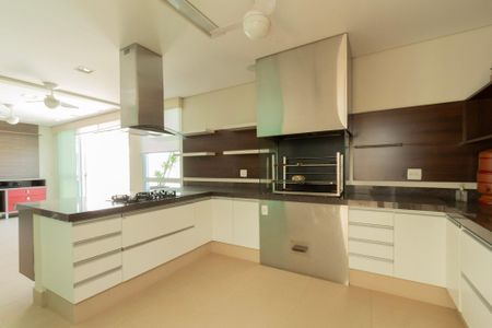 Casa de condomínio para alugar com 441m², 4 quartos e 4 vagasQuintal