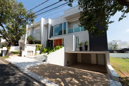 Casa de condomínio para alugar com 441m², 4 quartos e 4 vagasFachada