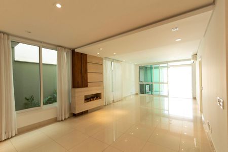 Casa de condomínio para alugar com 441m², 4 quartos e 4 vagasSala